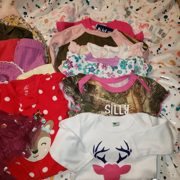 Baby girl Newborn to 6 month clothing assortment (18 pieces) - Picture 3 of 4